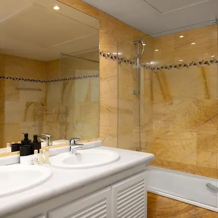 2 Bed In Magna With Sea Views Марбелья