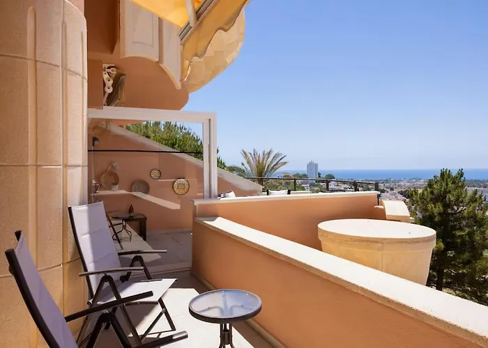 2 Bed In Magna With Sea Views ماربيا