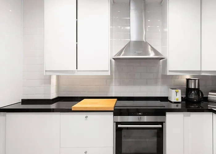 2 Bed In Magna With Sea Views * ماربيا